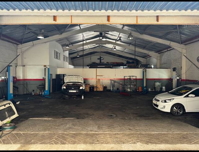 180M² WAREHOUSE TO LET IN WINDERMERE